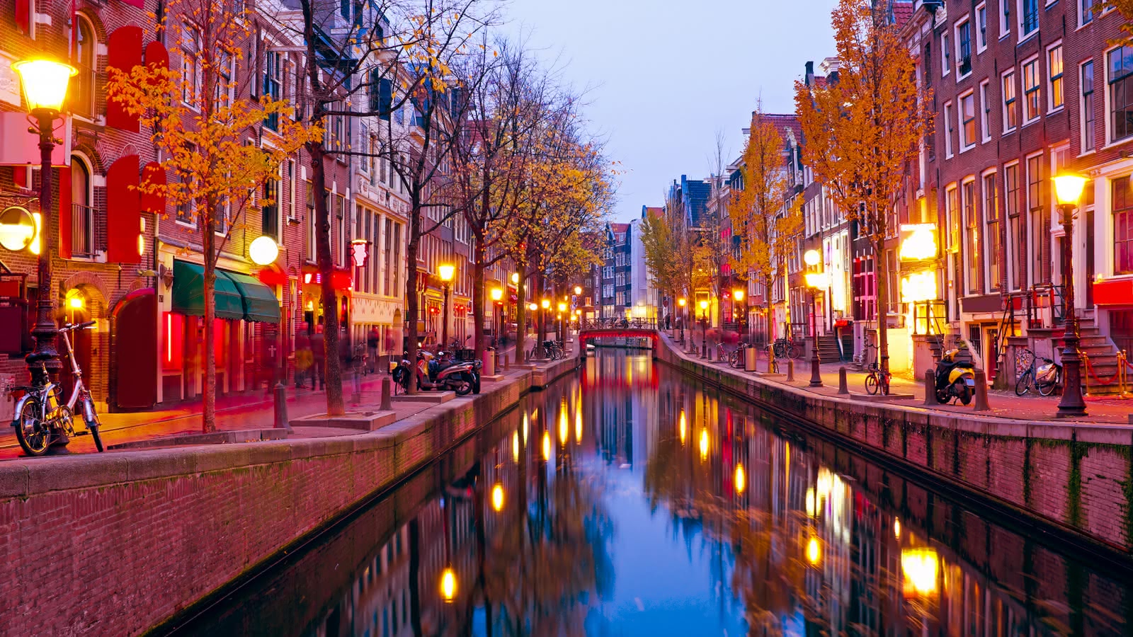 Red Lights & Dark Amsterdam Free Tour | SANDEMANs NEW Europe