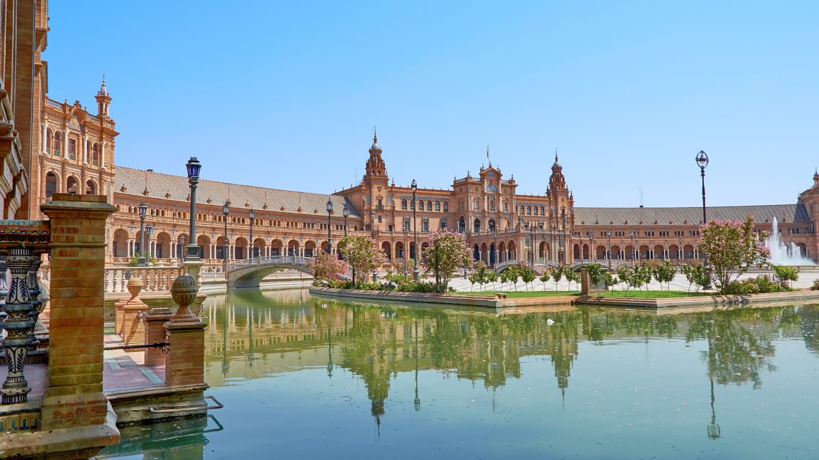 La Plaza de España en Sevilla donde termina el Free Tour de SANDEMANs