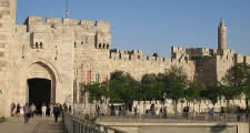 free tour start point at jaffa gate in jerusalem