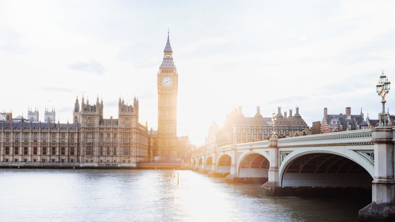 El Big Ben y el Palacio de Westminster durante el free tour de SANDEMANs en Londres