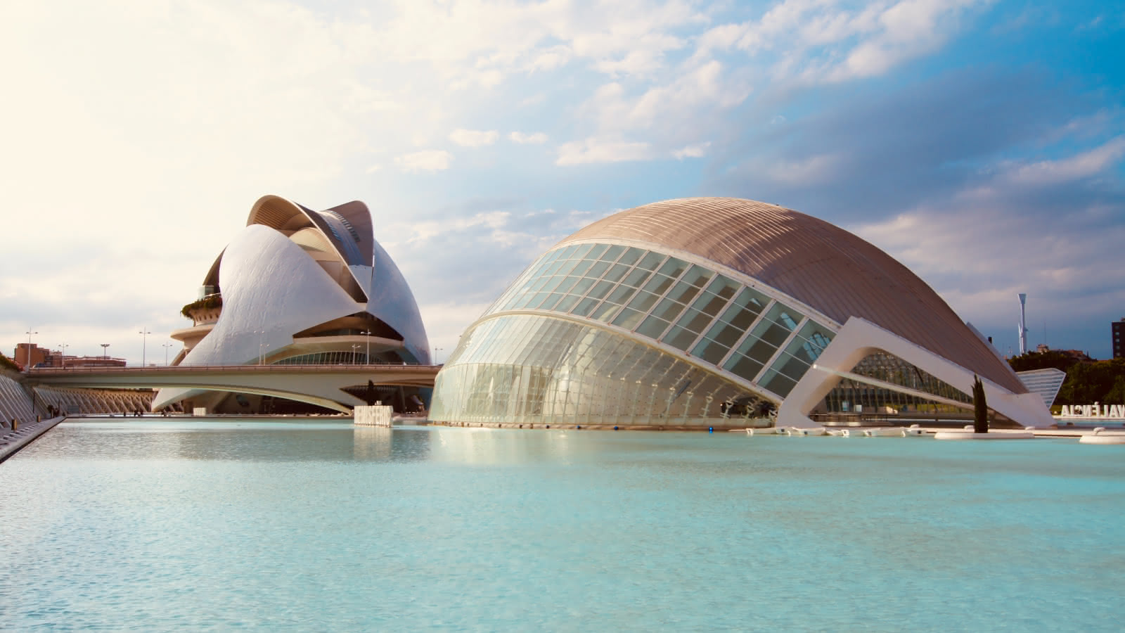 Iconic Architecture Valencia Free Tour SANDEMANs palacio de los ciencies